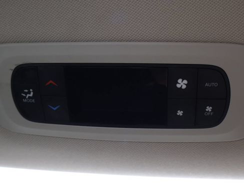 Used 2024 Chrysler Pacifica Touring-L FWD image 38