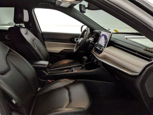 Used 2024 Jeep Compass Limited image 25