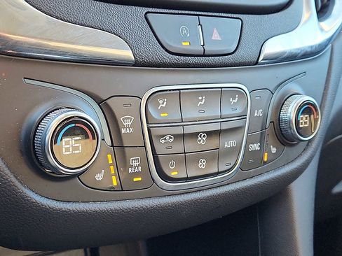 Used 2024 Chevrolet Equinox LT image 15