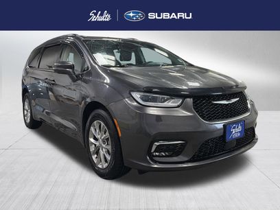 Used 2022 Chrysler Pacifica Touring-L w/ Uconnect Theater Family Group