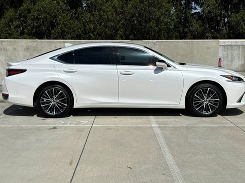 Used 2025 Lexus ES 300h w/ Premium Package image 7