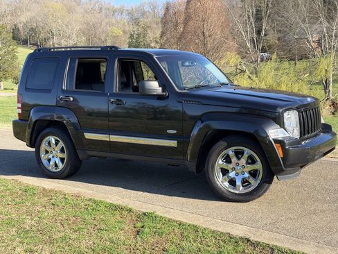 Used 2012 Jeep Liberty Sport image 22