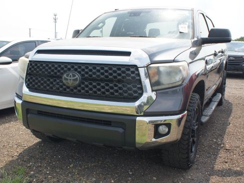 Used 2018 Toyota Tundra SR5 w/ SR5 Upgrade Package AWD/4WD image 1
