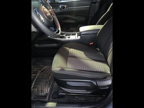 Used 2023 Kia Sorento LX AWD/4WD image 3