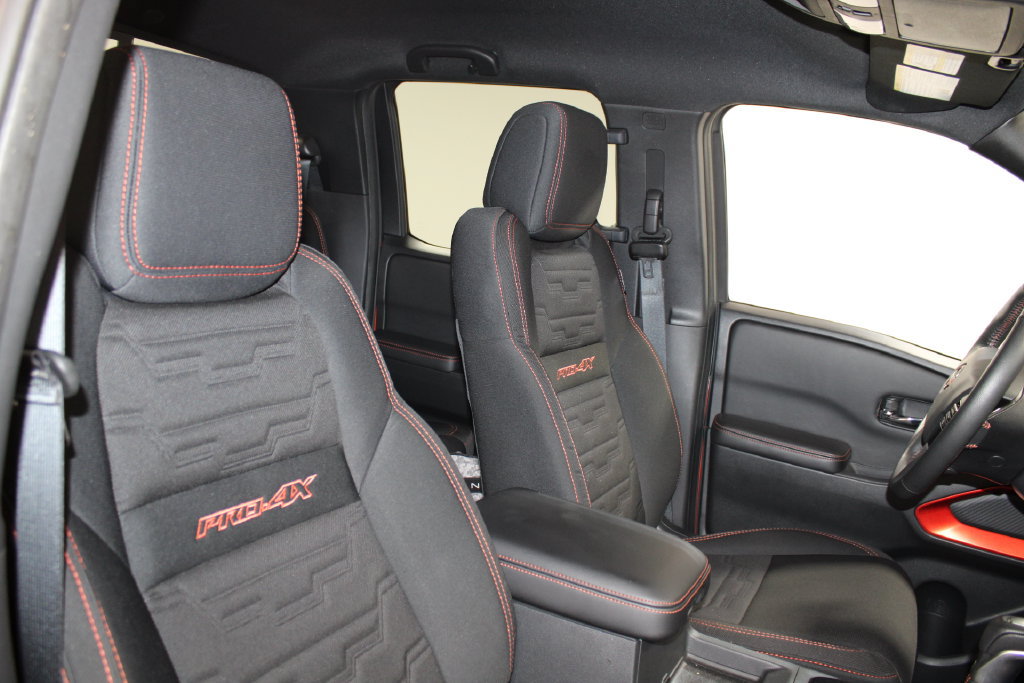 Used 2025 Nissan Frontier PRO-4X AWD/4WD image 18
