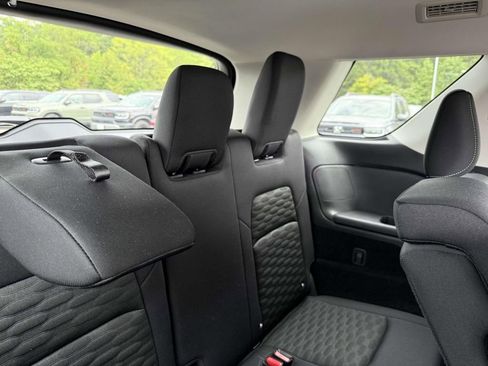 Used 2025 Nissan Pathfinder SV image 17