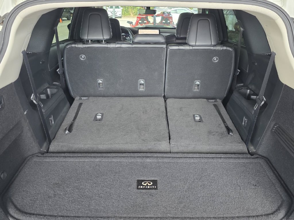 Used 2023 INFINITI QX60 Luxe w/ Cargo Package FWD image 11