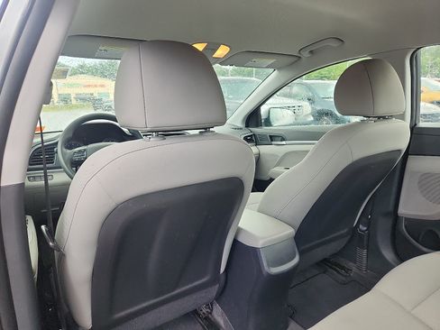 Used 2019 Hyundai Elantra SE FWD image 24