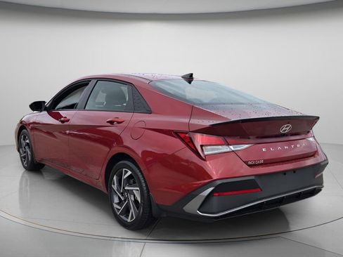 Certified 2025 Hyundai Elantra Sport image 7