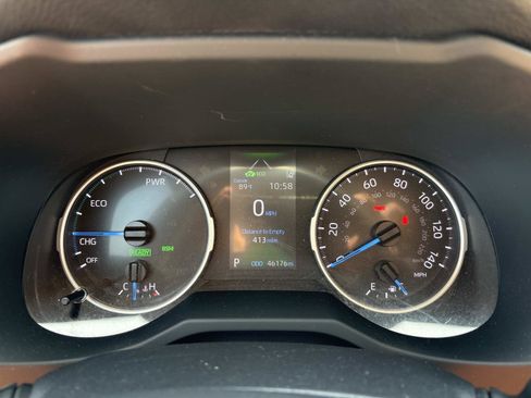 Used 2021 Toyota RAV4 XLE Premium AWD/4WD image 21