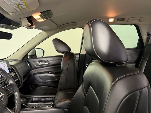 Used 2025 Nissan Pathfinder SL FWD image 23