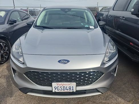 Used 2022 Ford Escape SE image 2