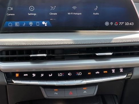 Used 2025 Cadillac XT4 Premium Luxury FWD image 11