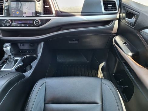 Used 2016 Toyota Highlander XLE AWD/4WD image 29