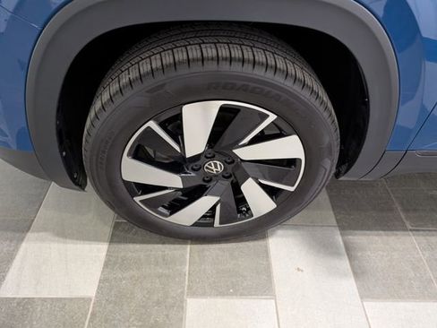 Used 2025 Volkswagen Atlas Cross Sport SE AWD/4WD image 7