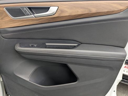 Used 2025 Volkswagen Atlas SE image 32