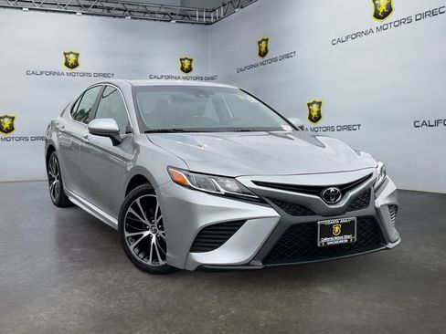 Used 2019 Toyota Camry SE w/ Carpet Mat Package FWD image 3