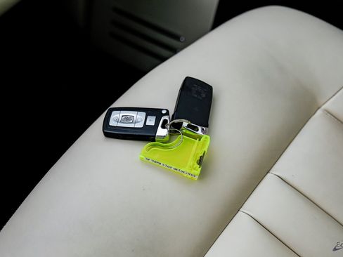 Used 2014 Rolls-Royce Phantom Sedan image 97