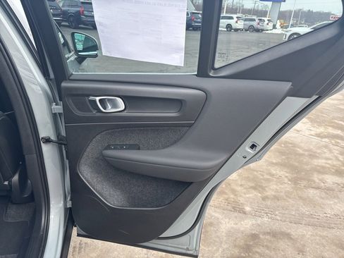 Certified 2025 Volvo XC40 B5 Plus image 41