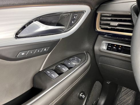 Used 2024 Buick Envision Avenir image 28