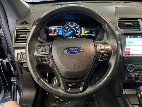 Used 2019 Ford Explorer XLT w/ Equipment Group 202A AWD/4WD image 11