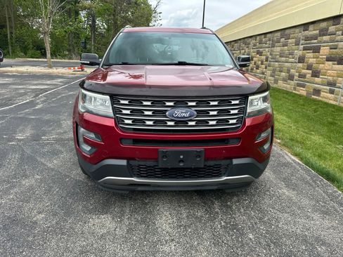 Used 2017 Ford Explorer XLT w/ Equipment Group 202A AWD/4WD image 3