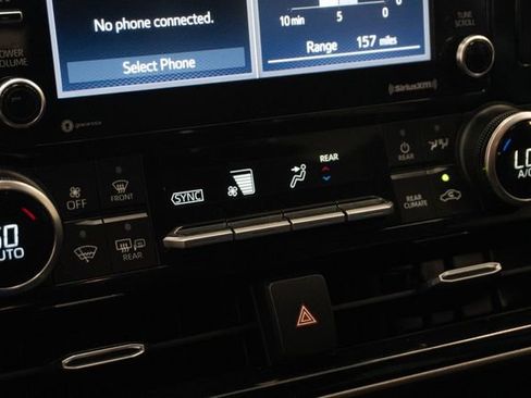 Used 2022 Toyota Highlander L FWD image 5