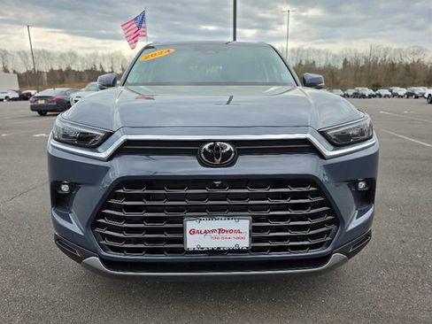 Used 2024 Toyota Grand Highlander Platinum AWD/4WD image 2