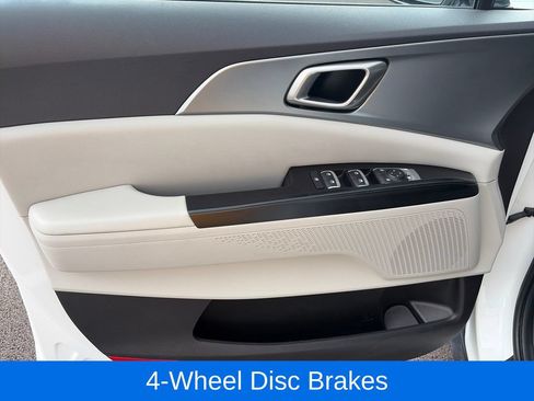 Used 2023 Kia Carnival LX FWD image 17