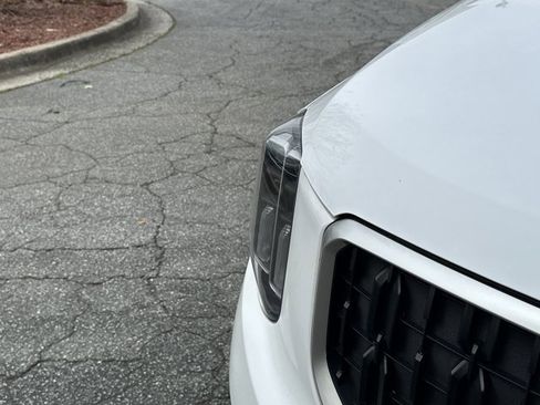 Used 2024 Kia Telluride EX w/ EX Captain's Chair Package image 13