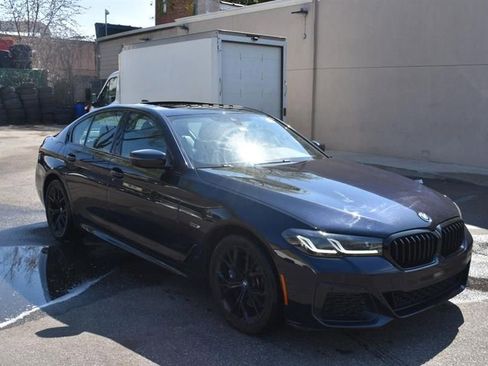 Used 2023 BMW 530e w/ M Sport Package RWD image 4