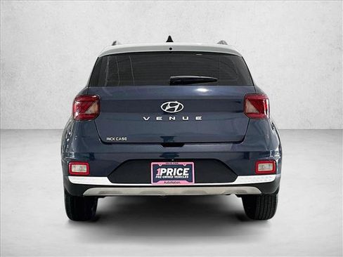 Used 2020 Hyundai Venue FWD image 4