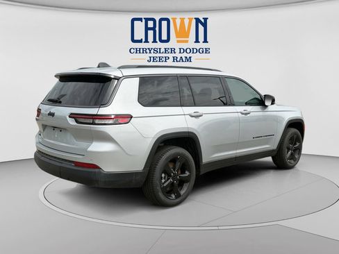New 2026 Jeep Grand Cherokee L Limited w/ Limited Altitude Package AWD/4WD image 3