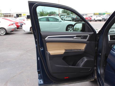 Used 2022 Volkswagen Atlas Cross Sport SEL R-Line image 19