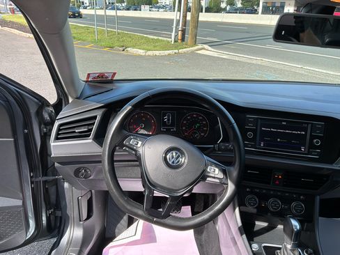 Used 2019 Volkswagen Jetta SE w/ Cold Weather Package FWD image 11