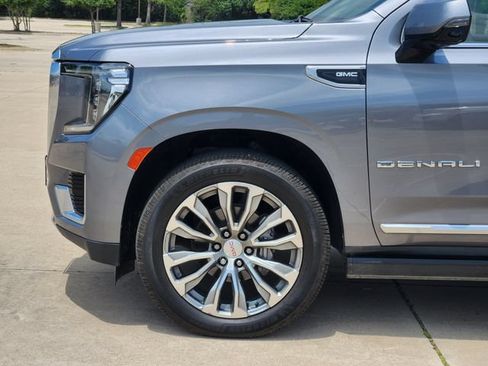 Used 2021 GMC Yukon XL Denali w/ Denali Premium Package AWD/4WD image 8