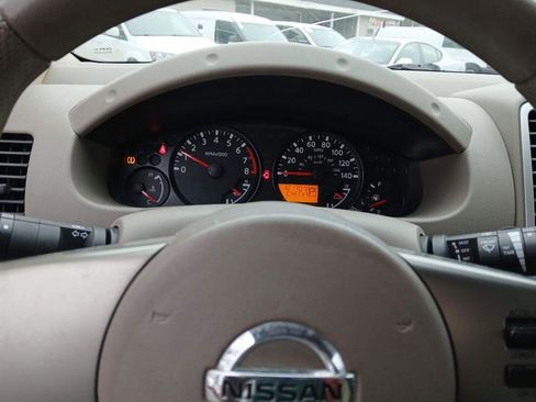 Used 2011 Nissan Frontier SV image 15