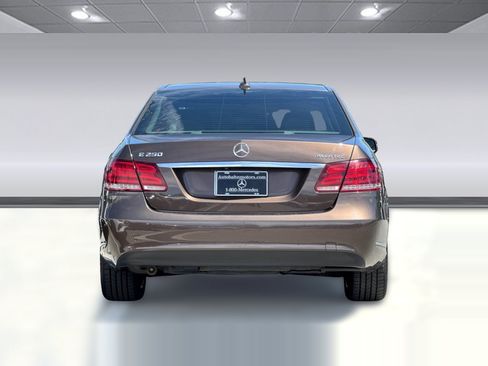 Used 2015 Mercedes-Benz E 250 BlueTEC 4MATIC Sedan image 10