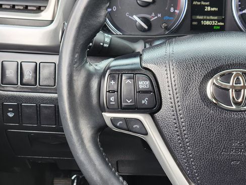 Used 2019 Toyota Highlander XLE image 30
