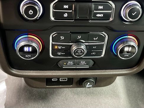 Used 2024 Chevrolet Tahoe LS AWD/4WD image 16