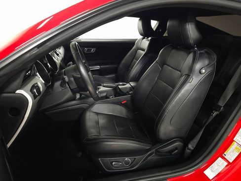 Used 2016 Ford Mustang Premium image 17