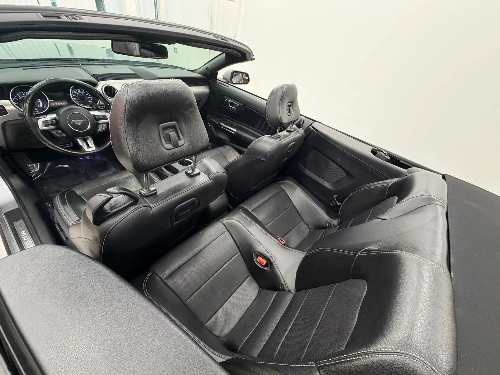 Used 2020 Ford Mustang Premium RWD image 15