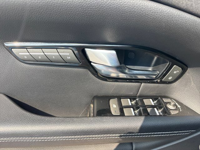 Used 2018 Land Rover Range Rover Evoque SE AWD/4WD image 19