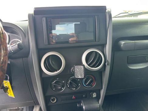 Used 2008 Jeep Wrangler Sahara w/ Dual Top Group AWD/4WD image 7