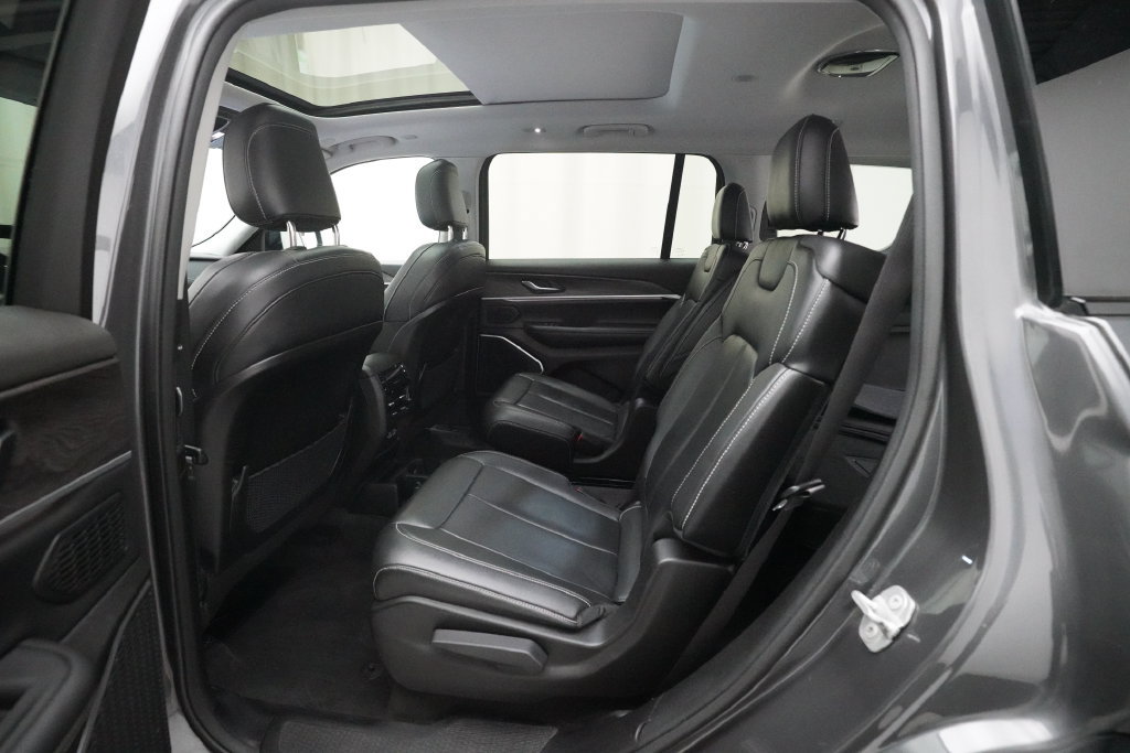 Used 2021 Jeep Grand Cherokee L Limited AWD/4WD image 16