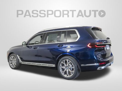 Used 2025 BMW X7 xDrive40i w/ Premium Package AWD/4WD image 3
