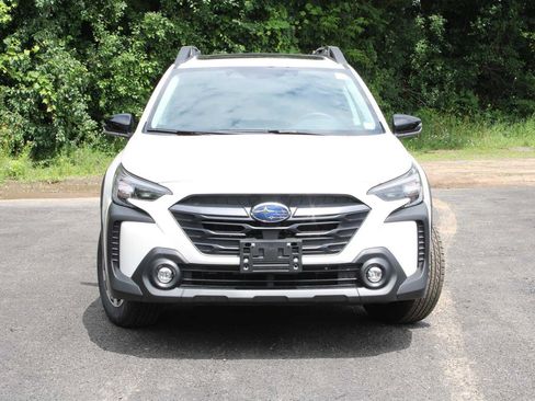 Certified 2025 Subaru Outback Premium AWD/4WD image 2