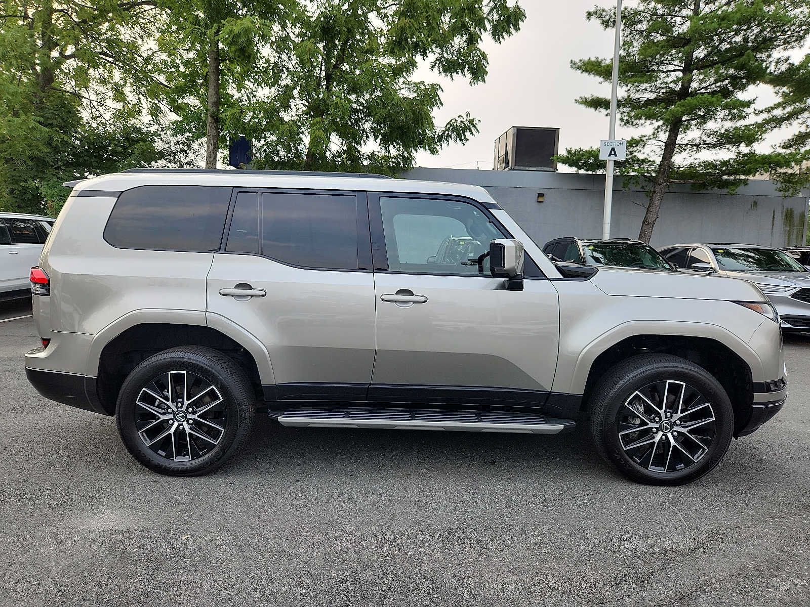 Used 2024 Lexus GX 550 w/ Accessory Package (Z1) AWD/4WD image 7