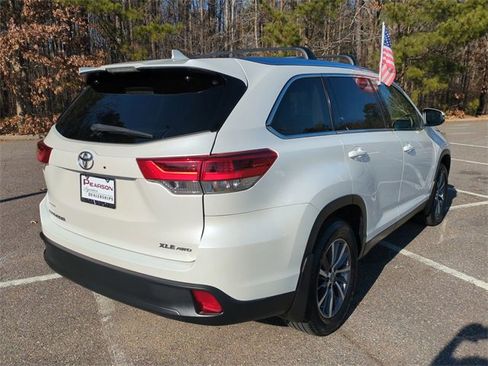 Used 2019 Toyota Highlander XLE image 4