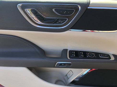 Used 2017 Lincoln Continental Reserve w/ Climate Package image 15